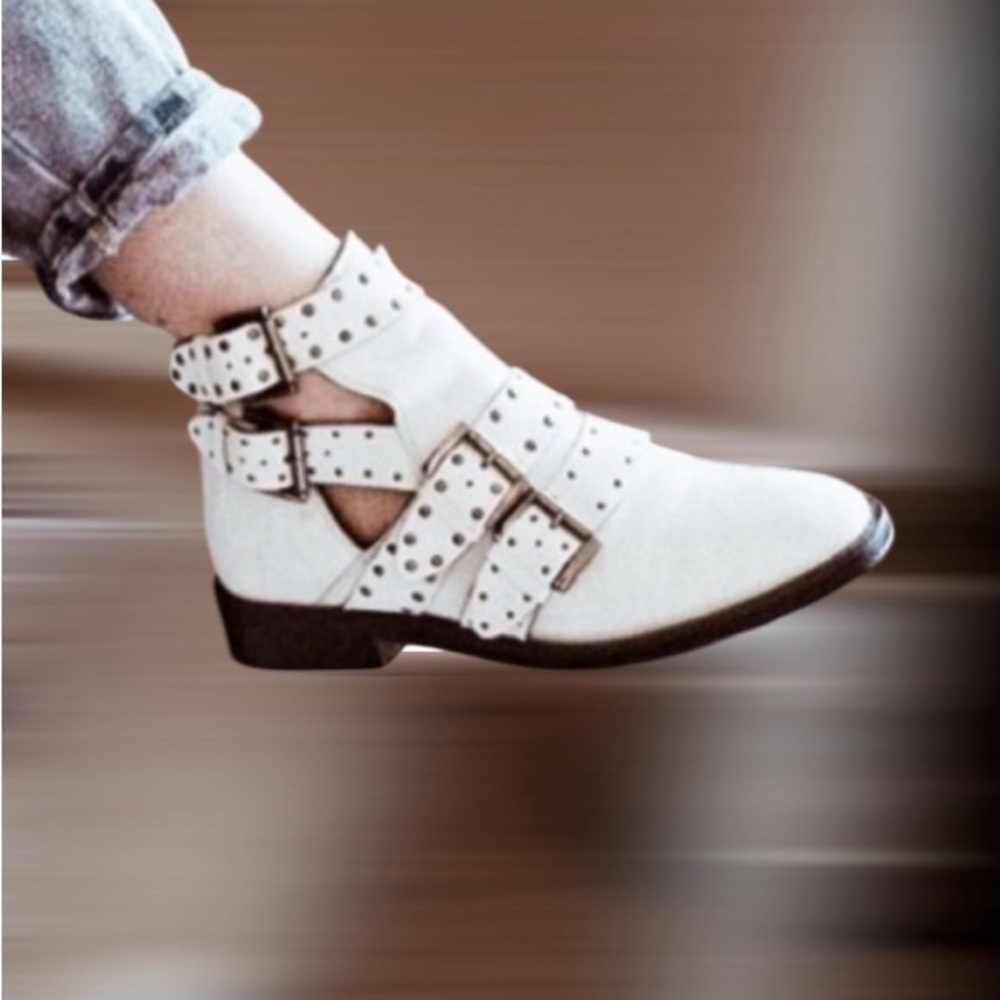 Topshop White Leather Alfie Studded Triple Buckle Ankle Moto Boots Size 7.5